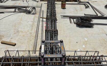 【建築レポート】ついに基礎工事がスタート、鉄筋工事が進行中です。